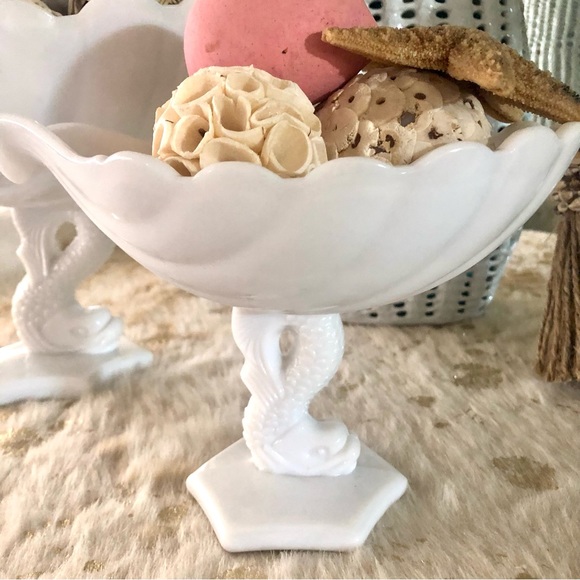 Vintage Westmoreland Milk Glass Dolphin Stem Shell Compote/Bowl - Picture 2 of 9